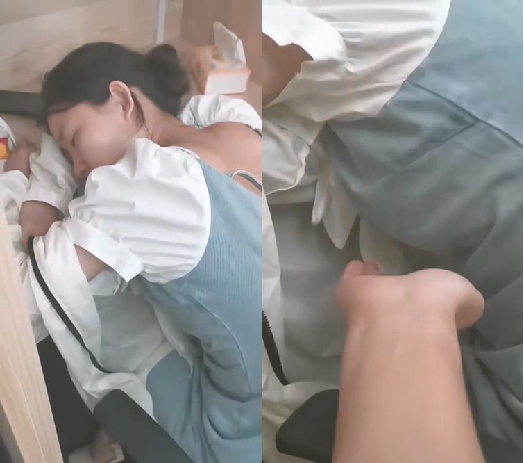 독서실 가슴 몰래 만지기